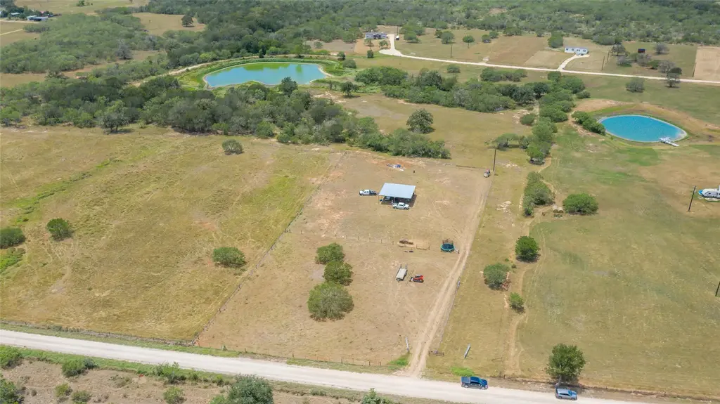 736 Cr 421 Road, Waelder