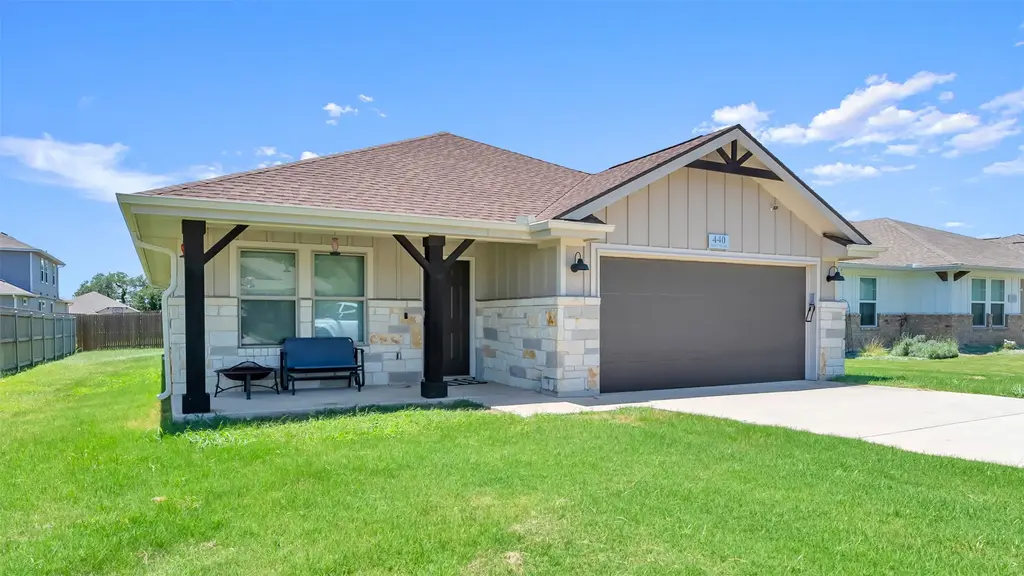 440 Dove Trail, Bertram