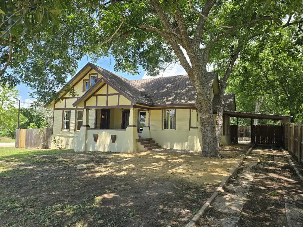 144 W Wallace Street, Gonzales
