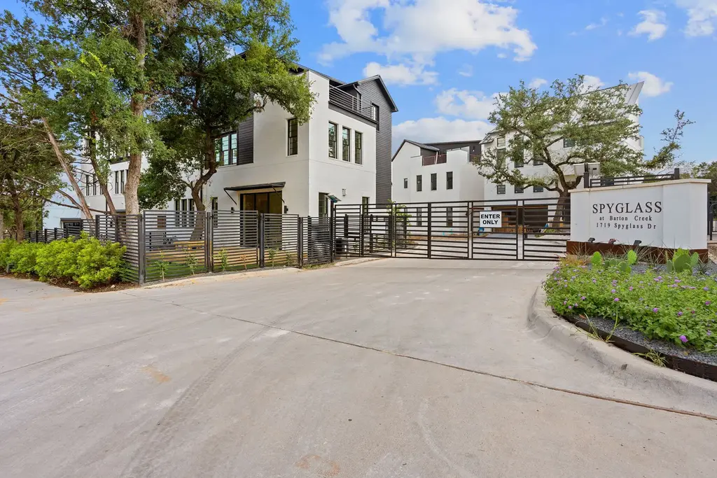 1719 Spyglass Drive 12, Austin