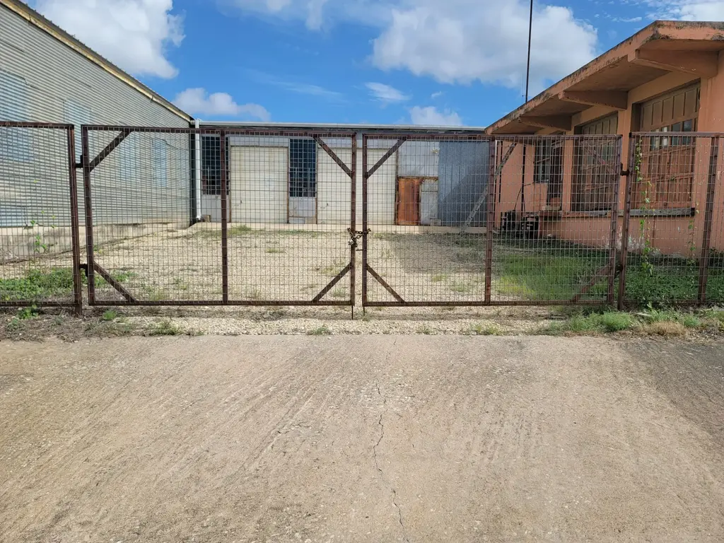 219 E 3rd Street, Taylor