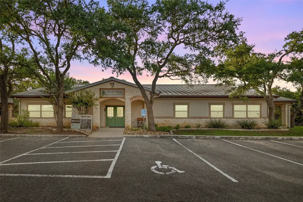 800 W Highway 290 D, Dripping Springs