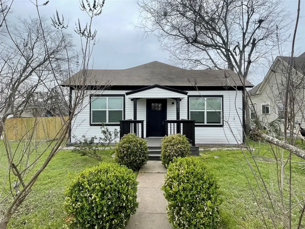501 N Doak Street, Taylor