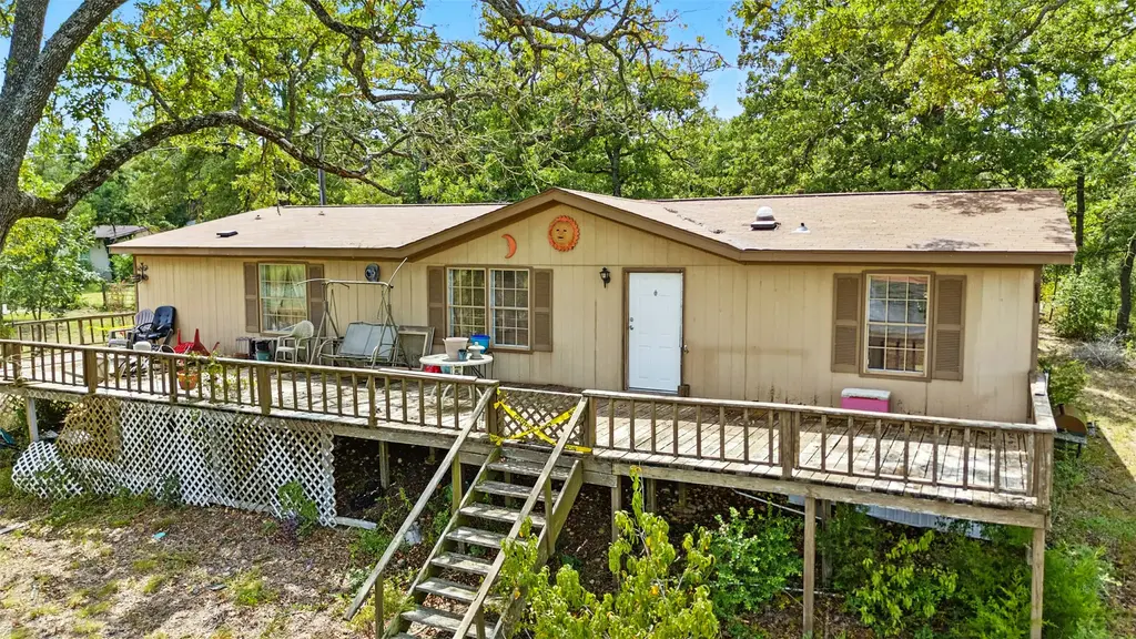 123 Lakeshore Drive, Paige