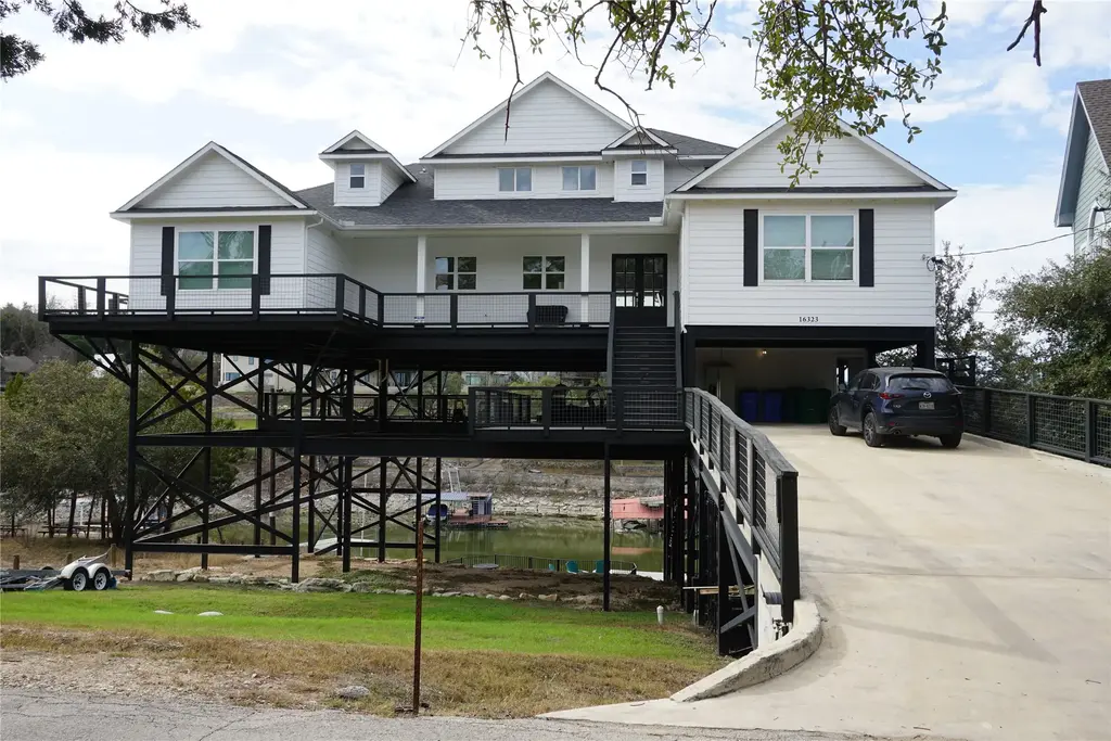 16323 Lake Loop, Austin