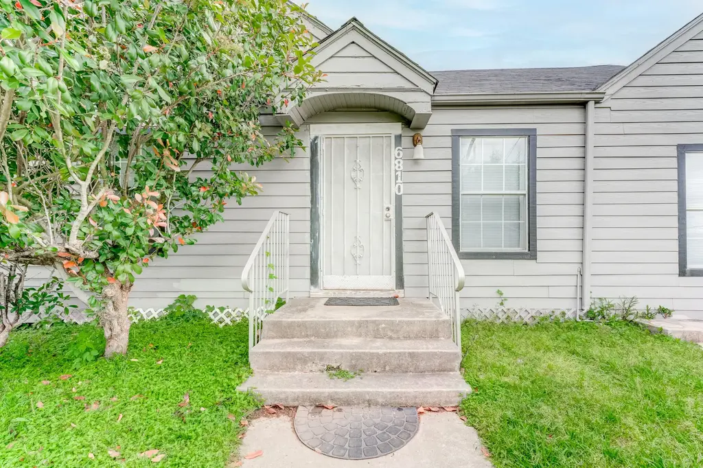 6810 Eastwood Street, Houston