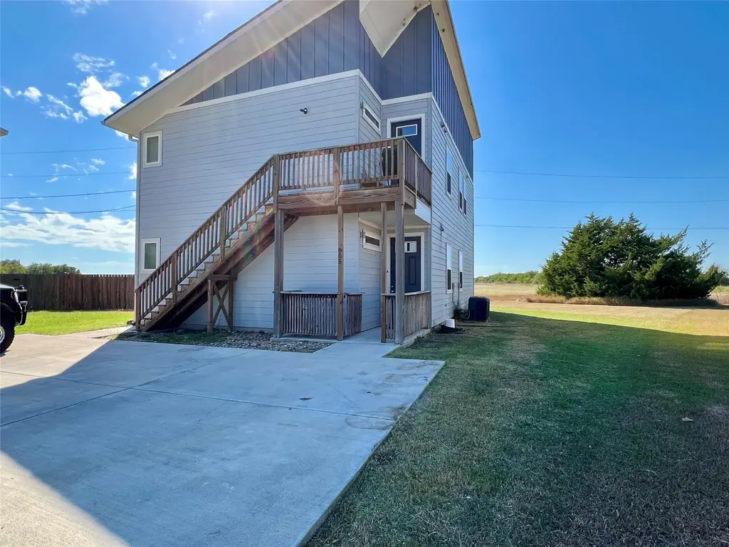 805 Hallie Cove, Lockhart