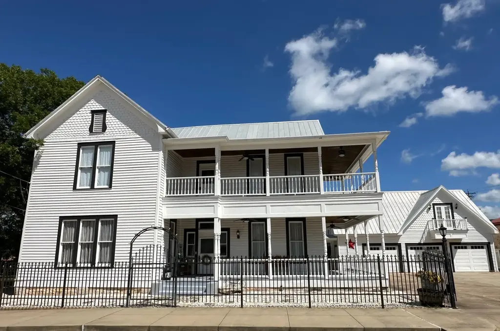 326 W Colorado Street, La Grange