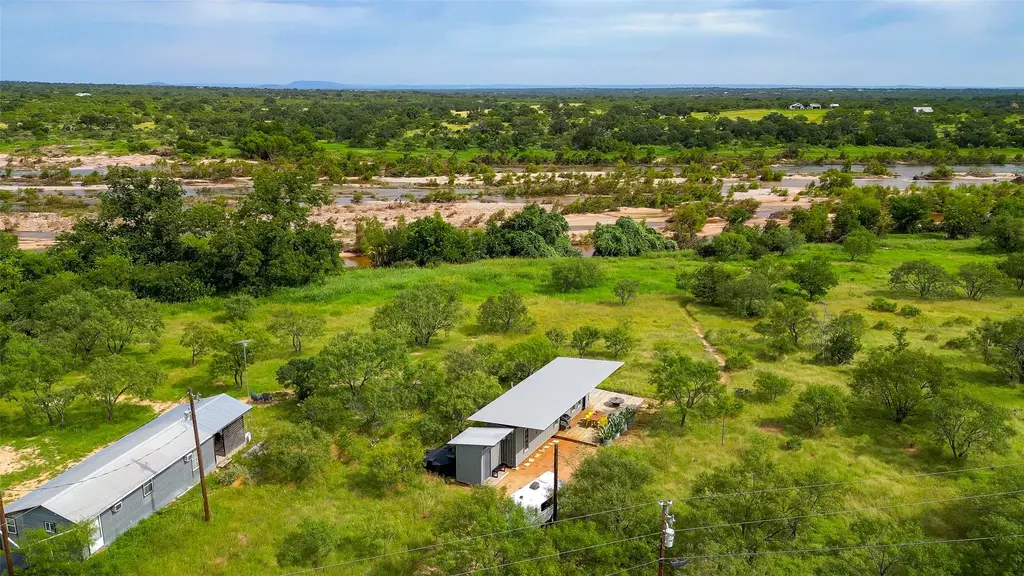 125 Elmer Road, Llano