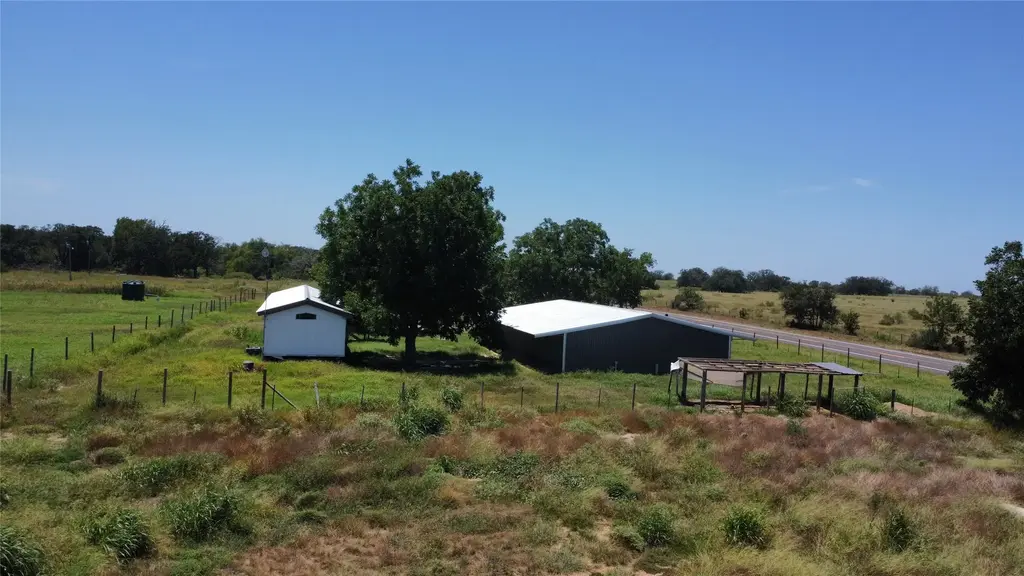 5213 Us Highway 90, Waelder