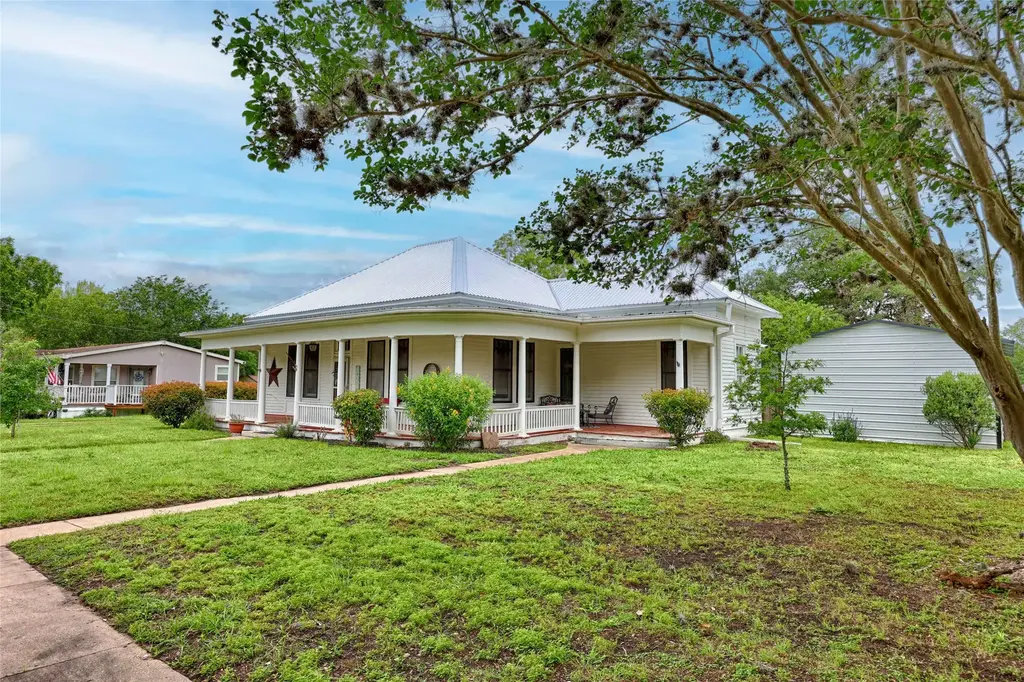 403 E 7th Street, Flatonia
