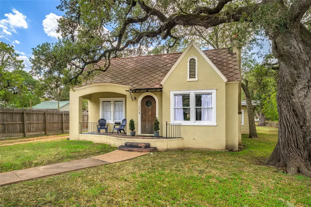 526 S Jefferson Street, La Grange