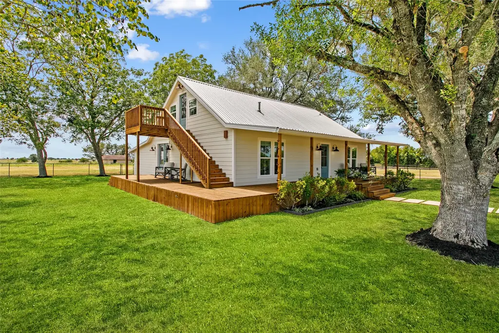 523 E Farm Market 1291, Round Top