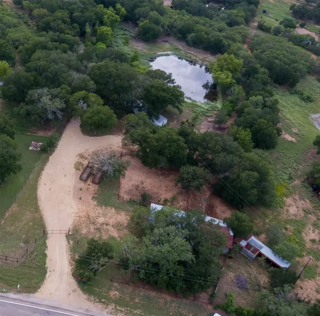 418 Fm 2984, Luling