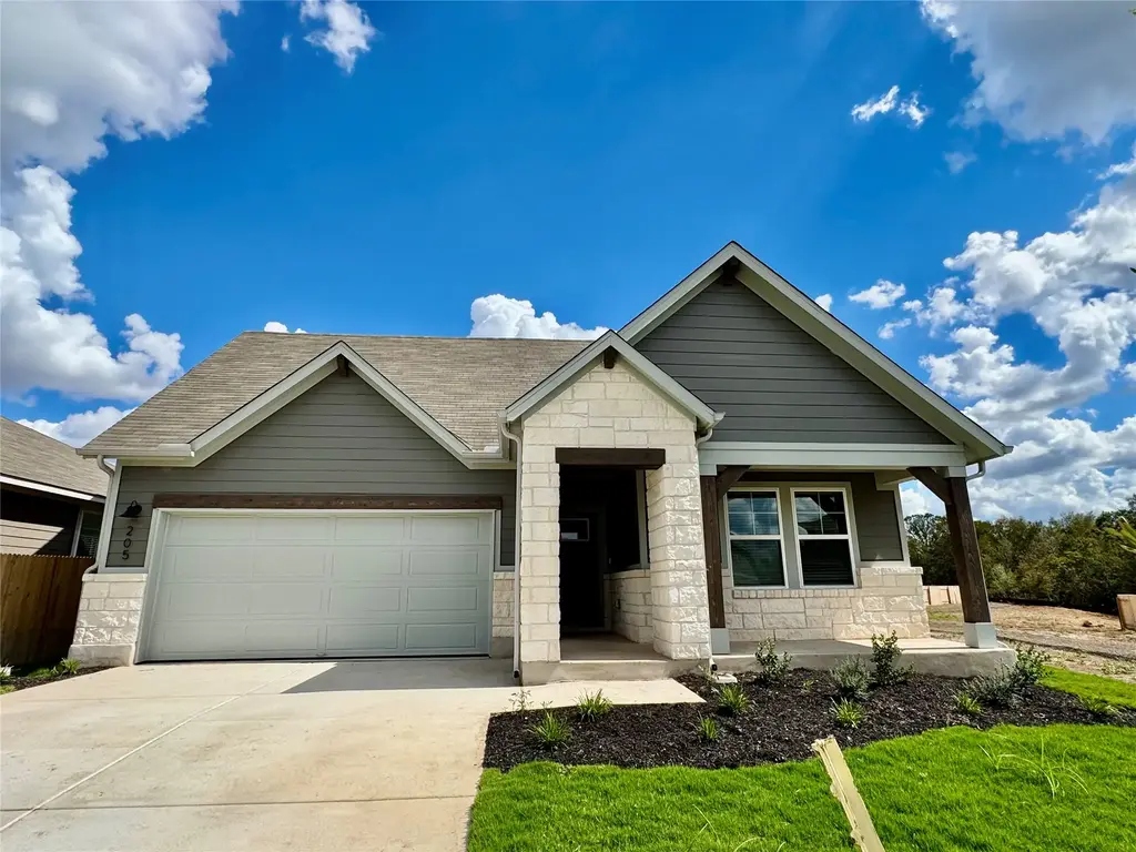 205 Coopers Hawk Crest, Cedar Creek