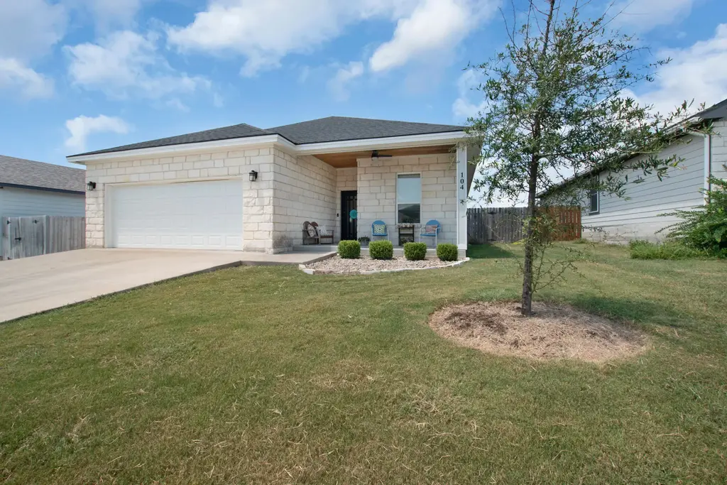 104 N Thomas Cove, Burnet