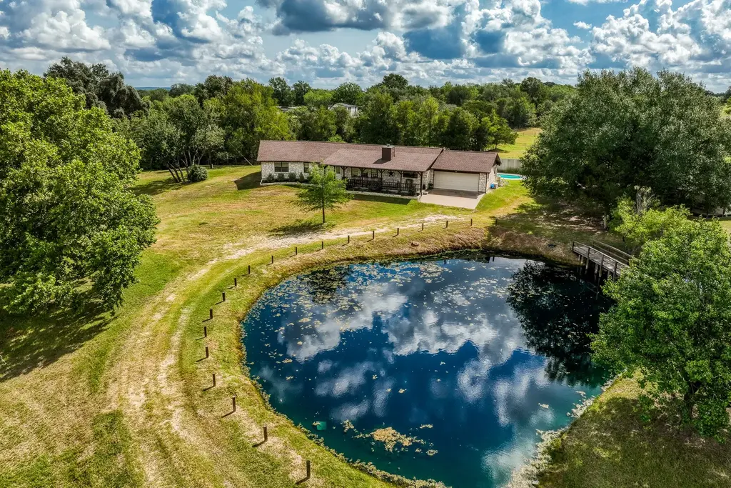 515 E St 543 Loop, West Point