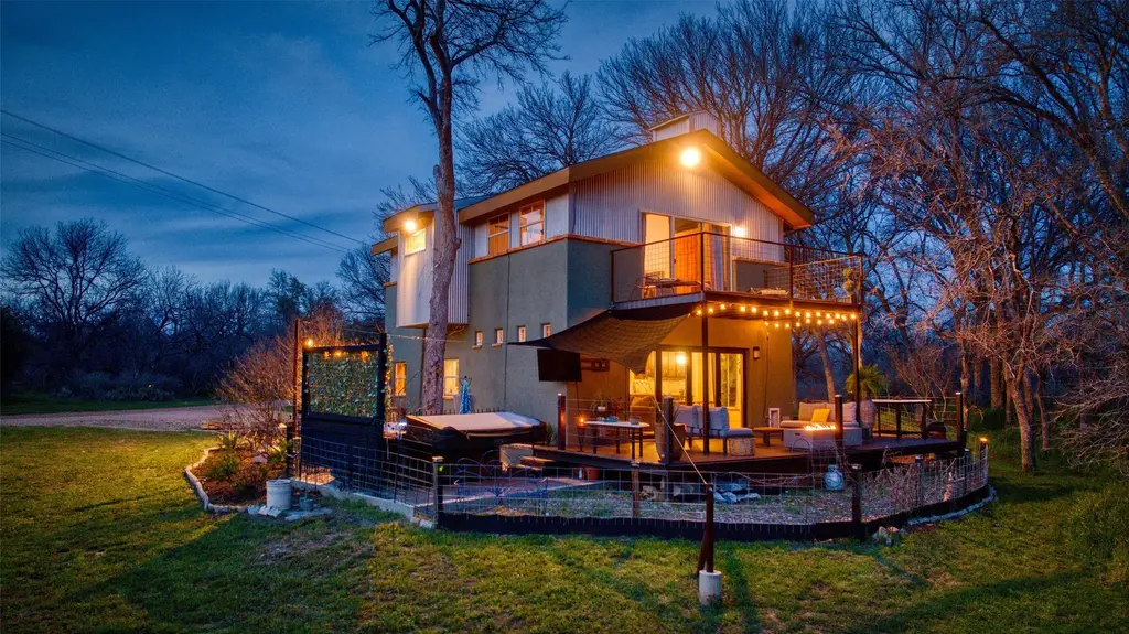 701 Cr 316, Llano