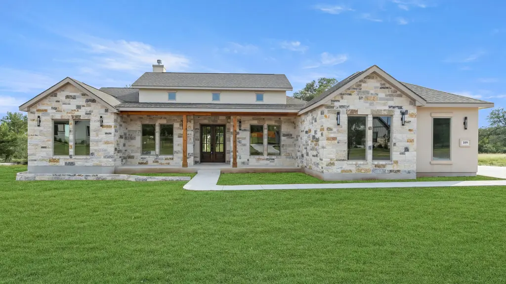 109 Lazy Oak Place, Spicewood