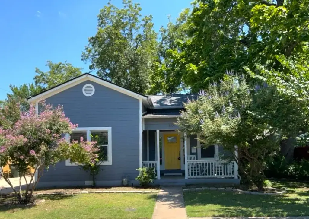 806 E 3rd Street, Georgetown