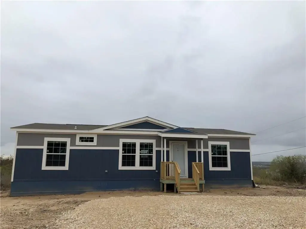 1098 Engelke Road, Buda