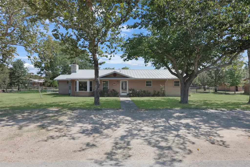 661 W South Street, Bertram