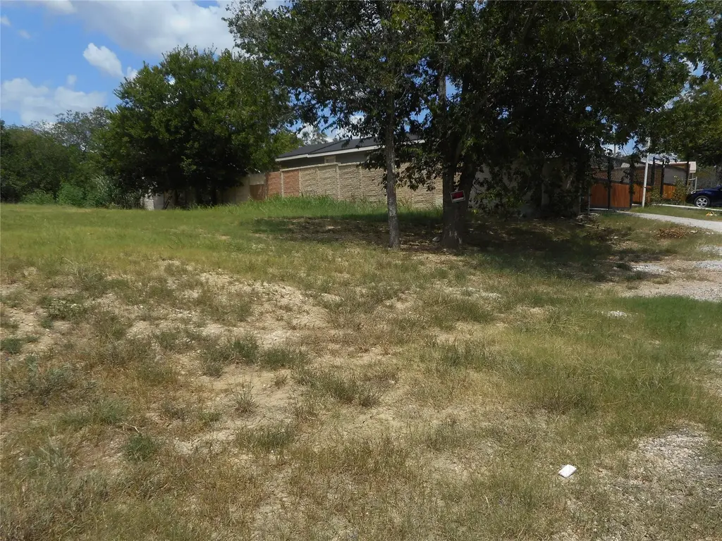 808 W Maple Street, Taylor