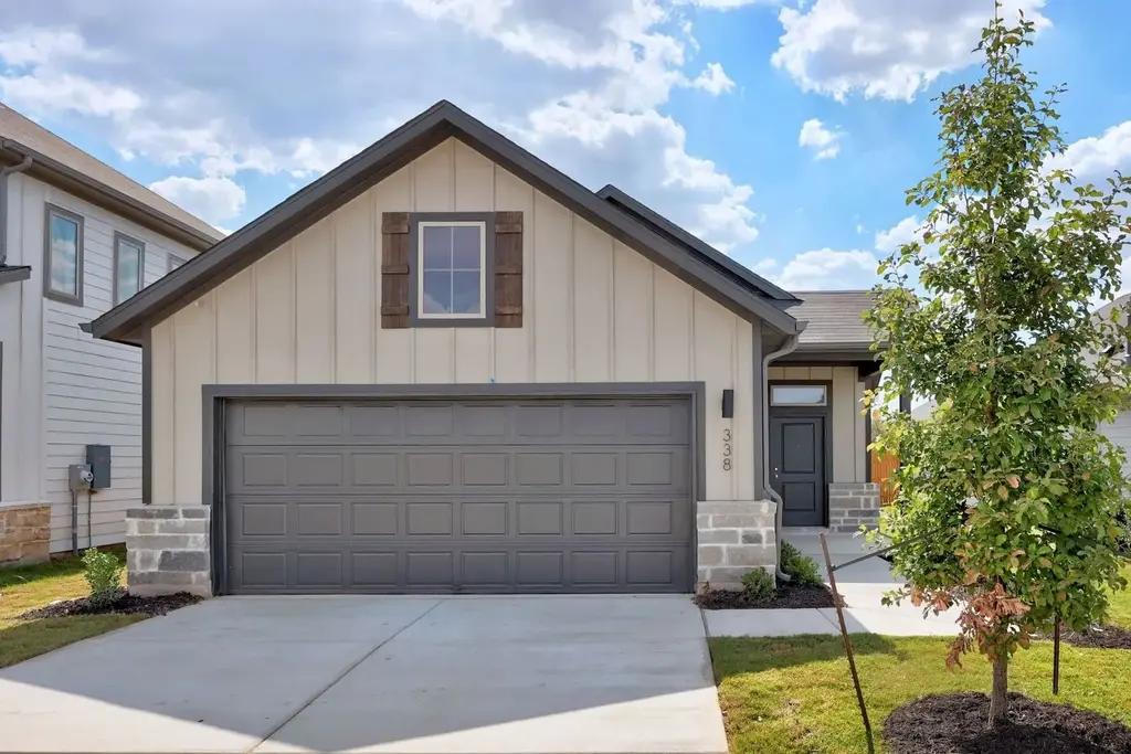 338 Bendecido Loop, Elgin