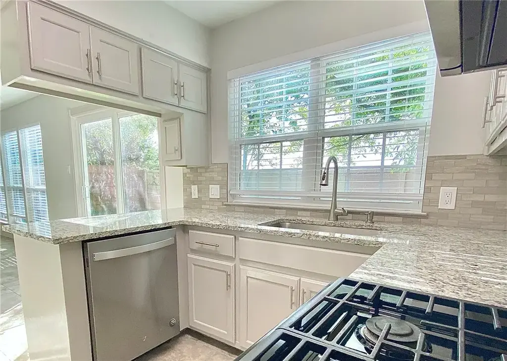 1402 Hyridge Circle, Round Rock