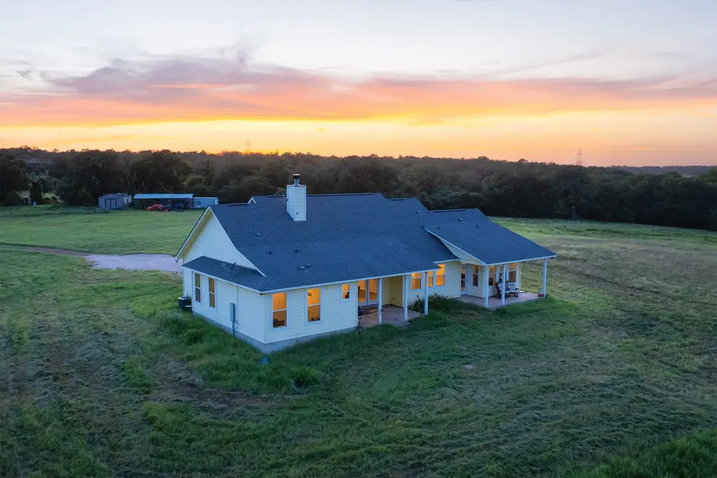 498 N County Line Road, Elgin