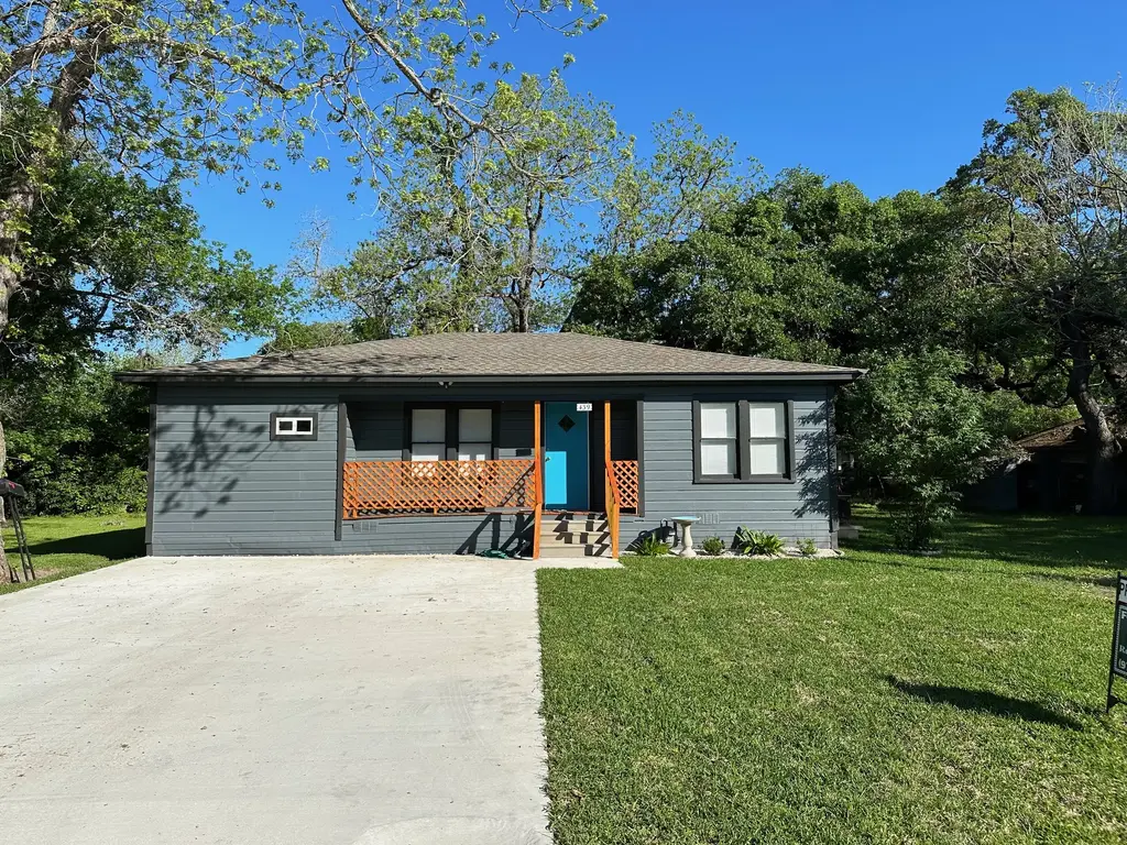 439 East Lafayette Street, La Grange