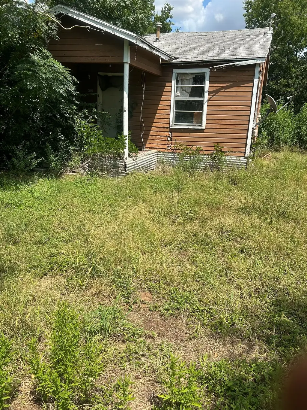 560 S Navarro Street, Giddings