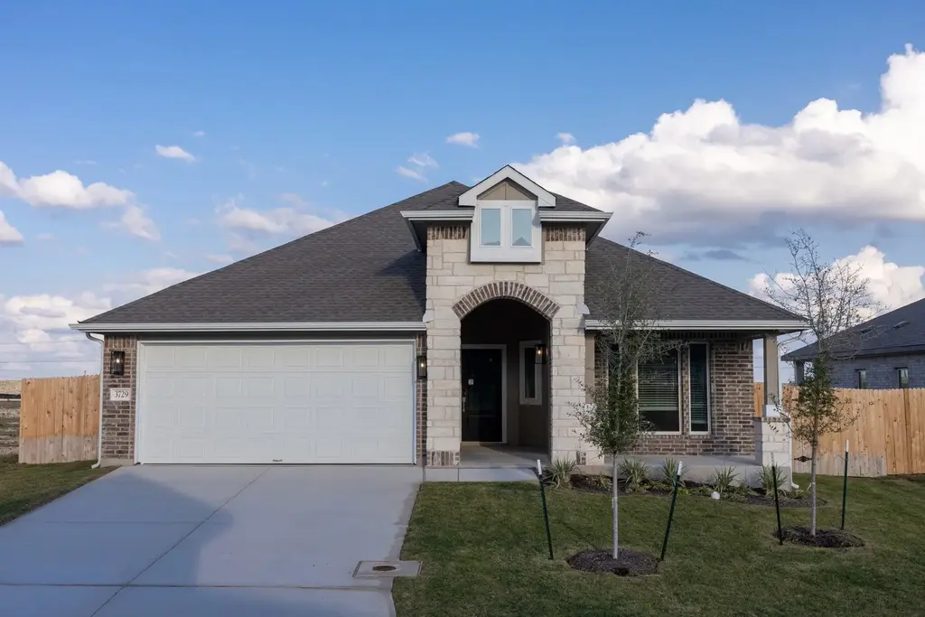 3729 Pin Oak Hills, Seguin