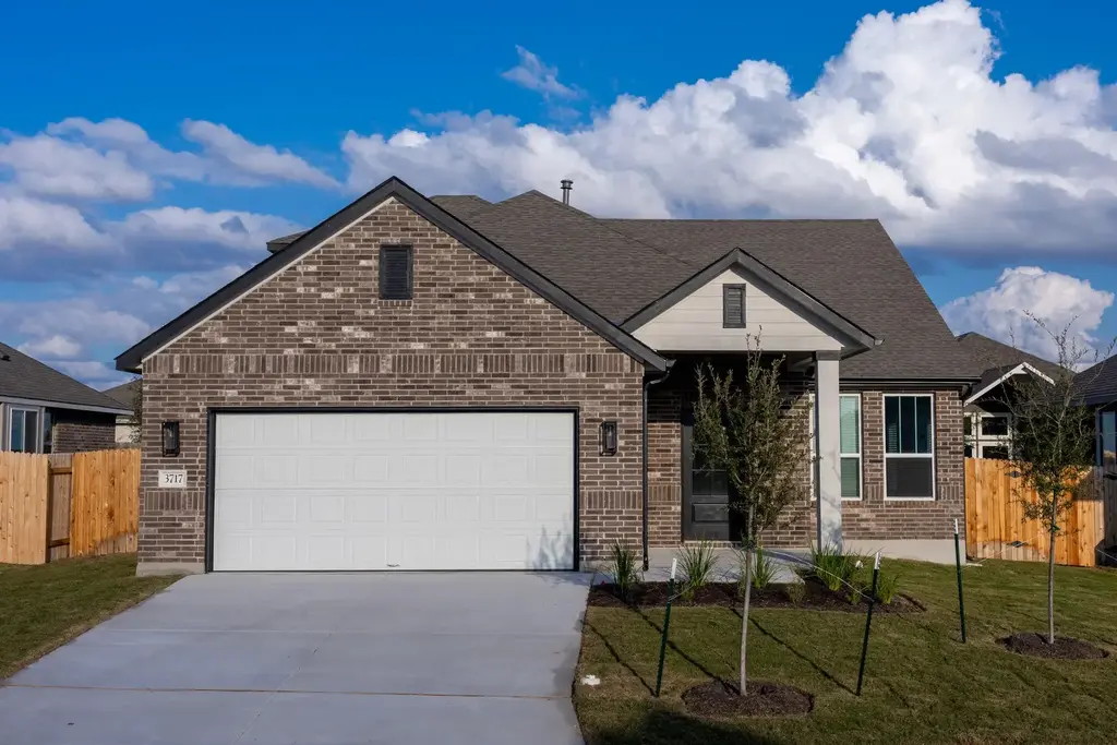 3717 Pin Oak Hills, Seguin