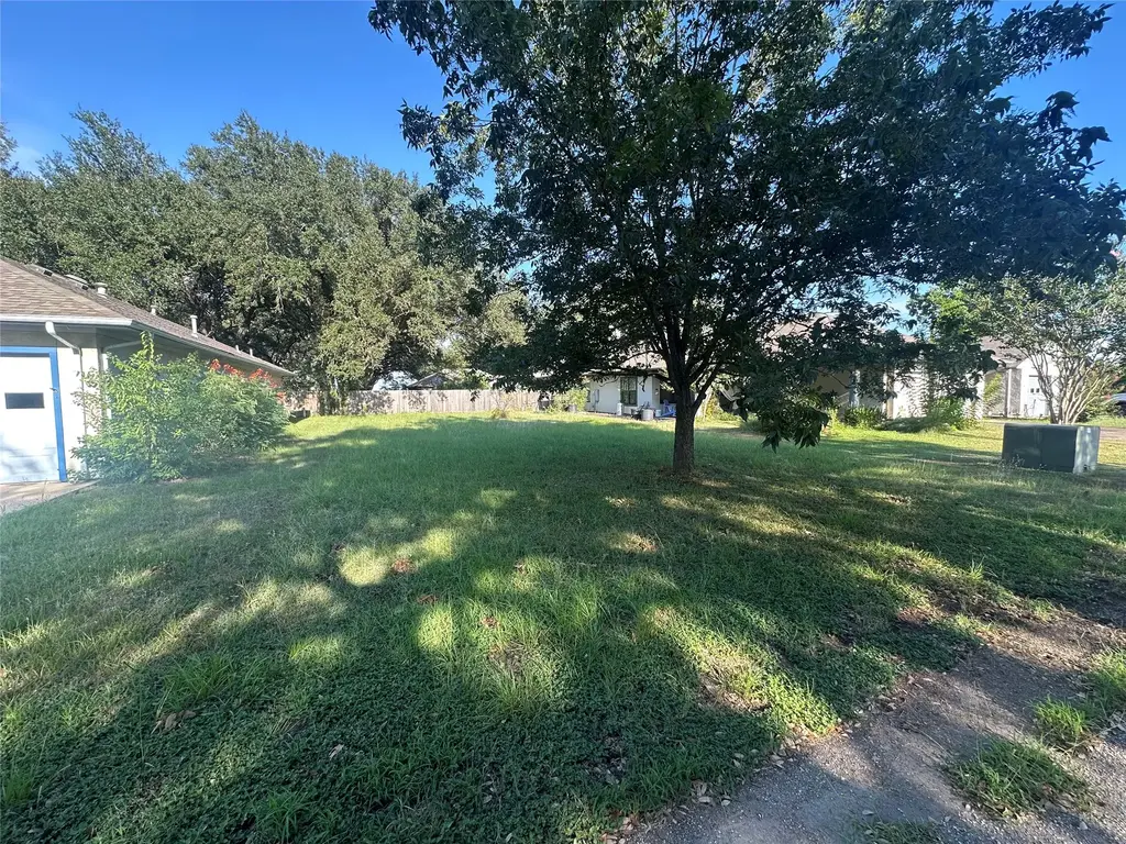 502 Leah Lane, Smithville