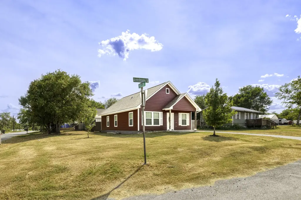1628 Armstrong Street, Luling