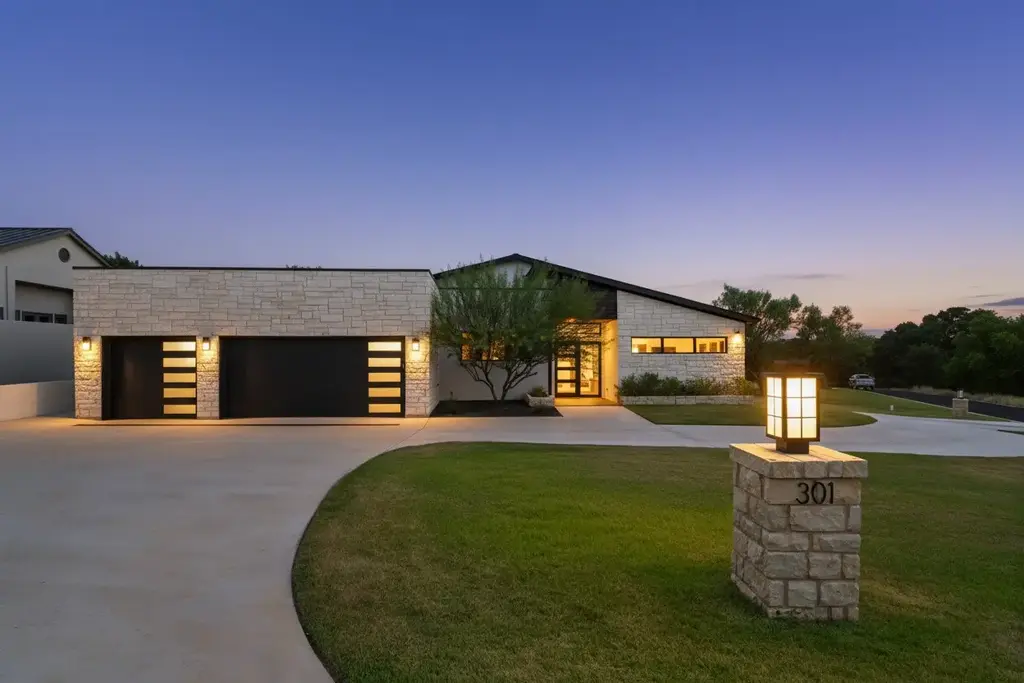 301 Eocene, Horseshoe Bay