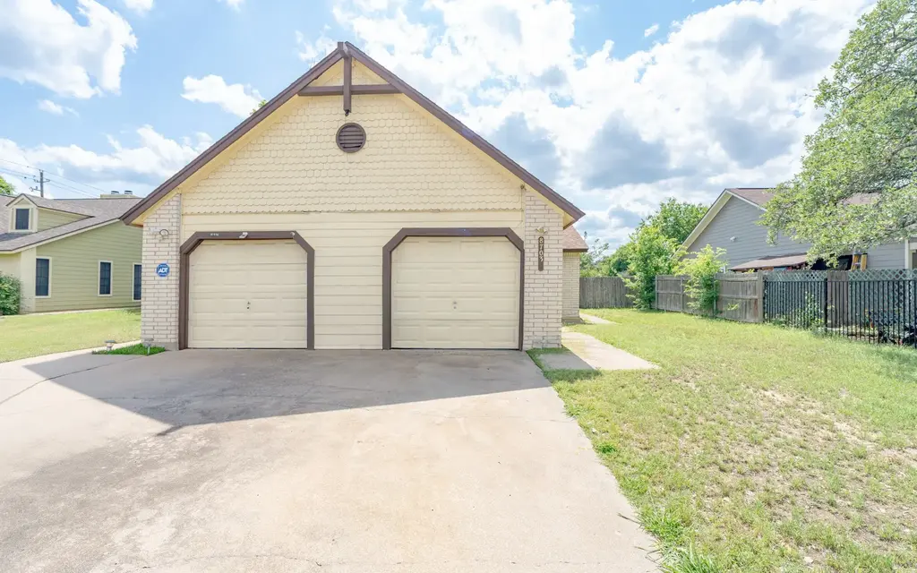 8703 Clearbrook Trail, Austin