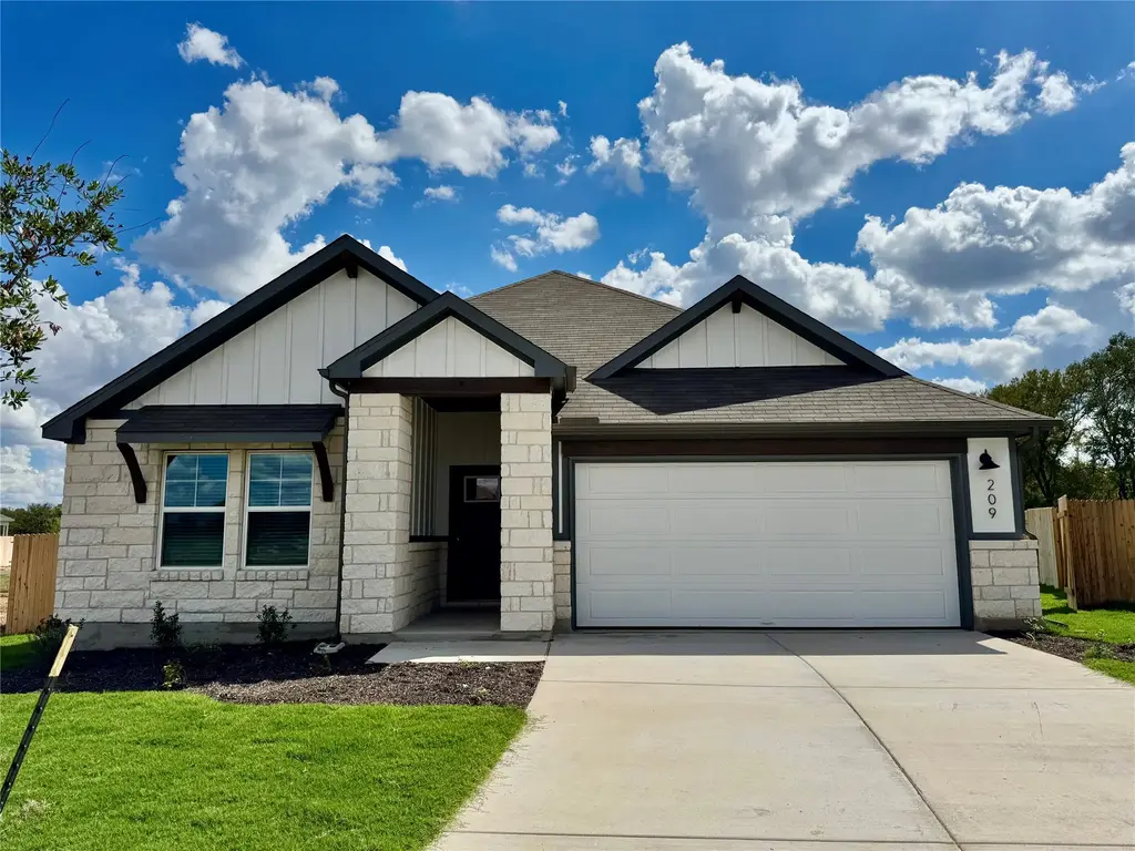 209 Coopers Hawk Crest, Cedar Creek
