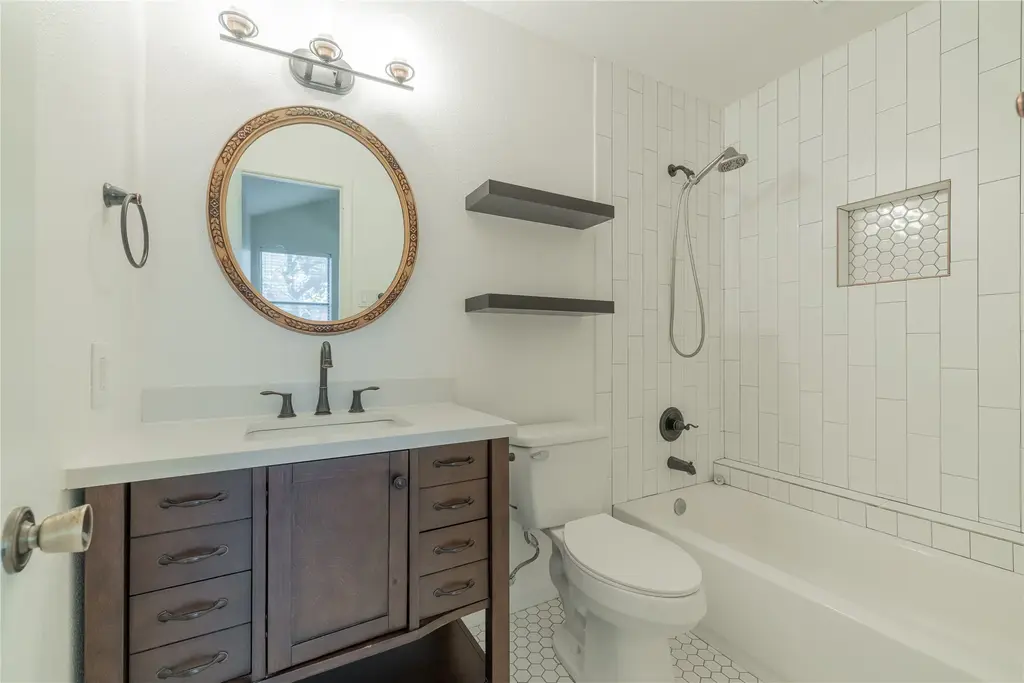 1411 Gracy Farms Lane 121, Austin