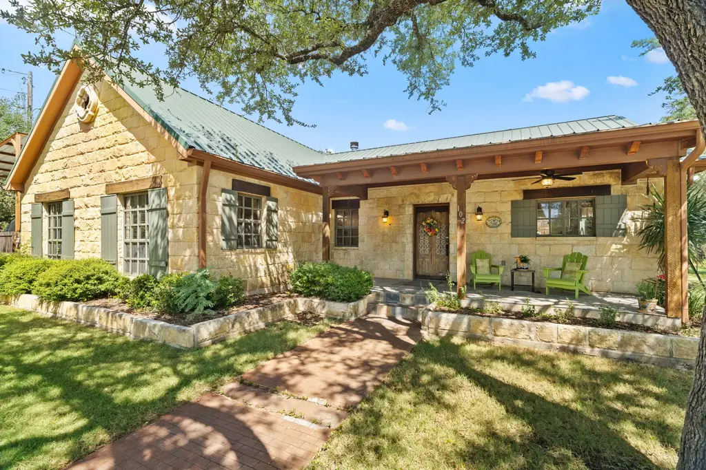 102 Camm Lary Circle, Burnet
