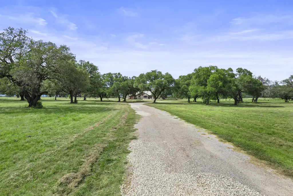 1300 Park Road 4 S, Burnet