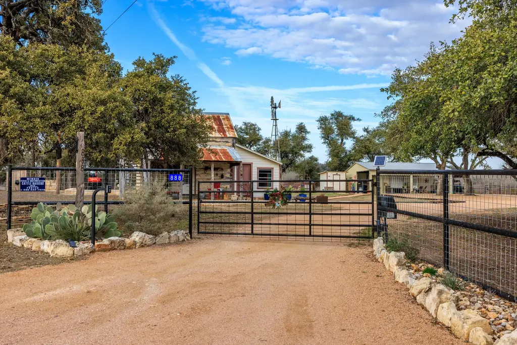888 Dietrich Road, Fredericksburg