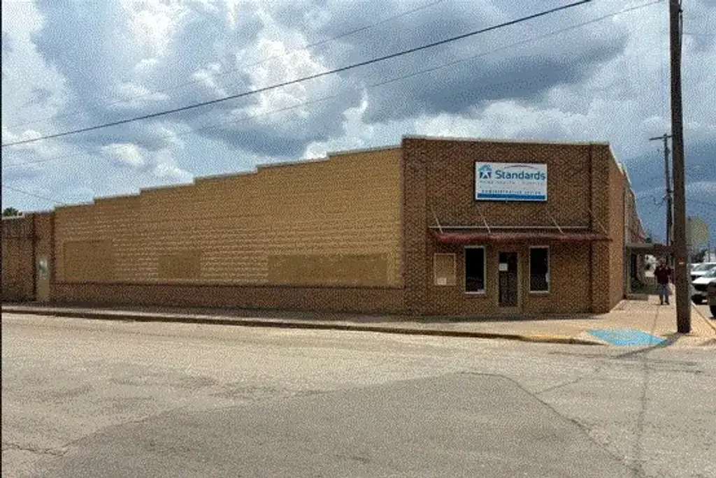111 W 2nd Street, Cameron