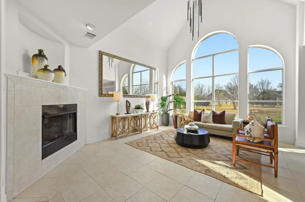 25 Lovegrass Lane, Sunset Valley
