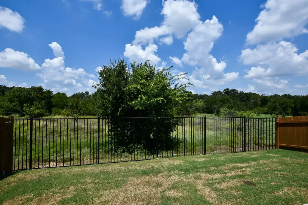 341 Gaida Loop, Georgetown