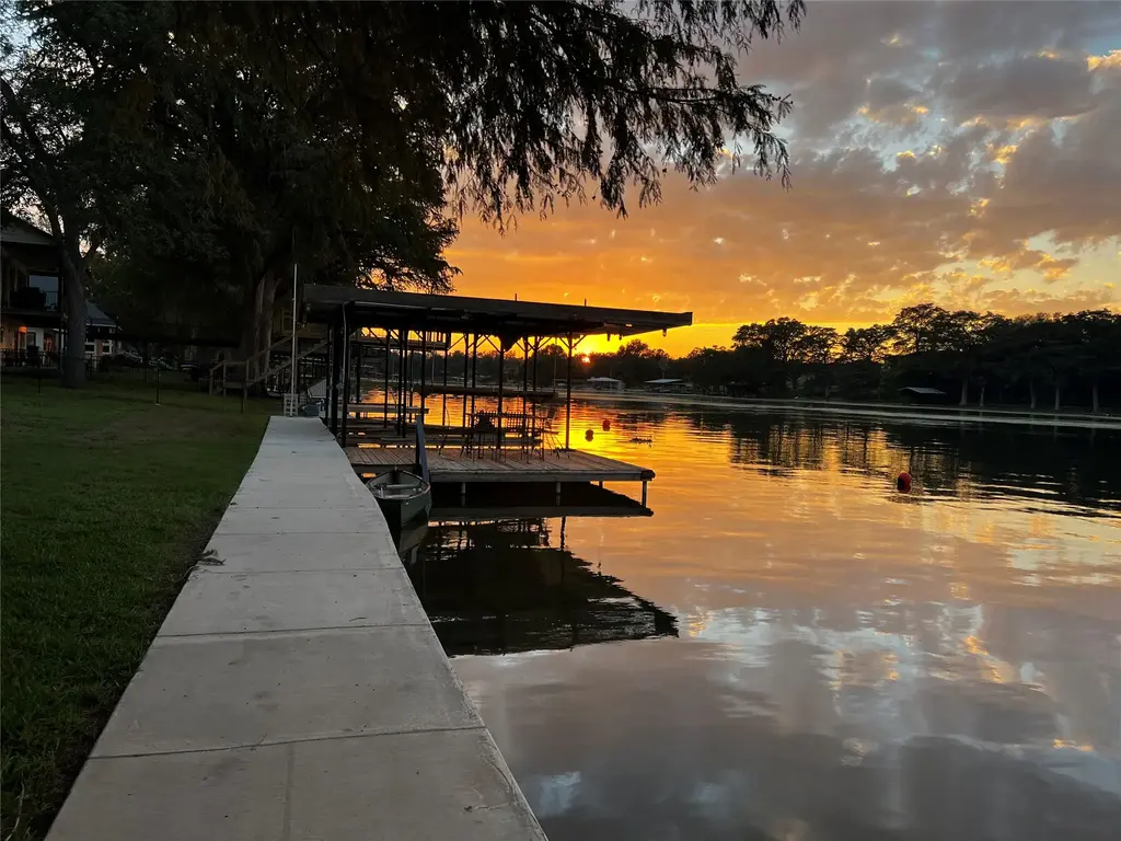 1317 E Zipp Road, New Braunfels