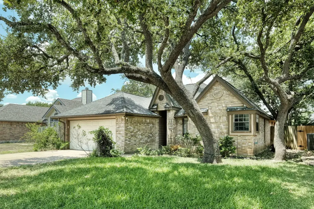 2208 E Raintree Path, Round Rock