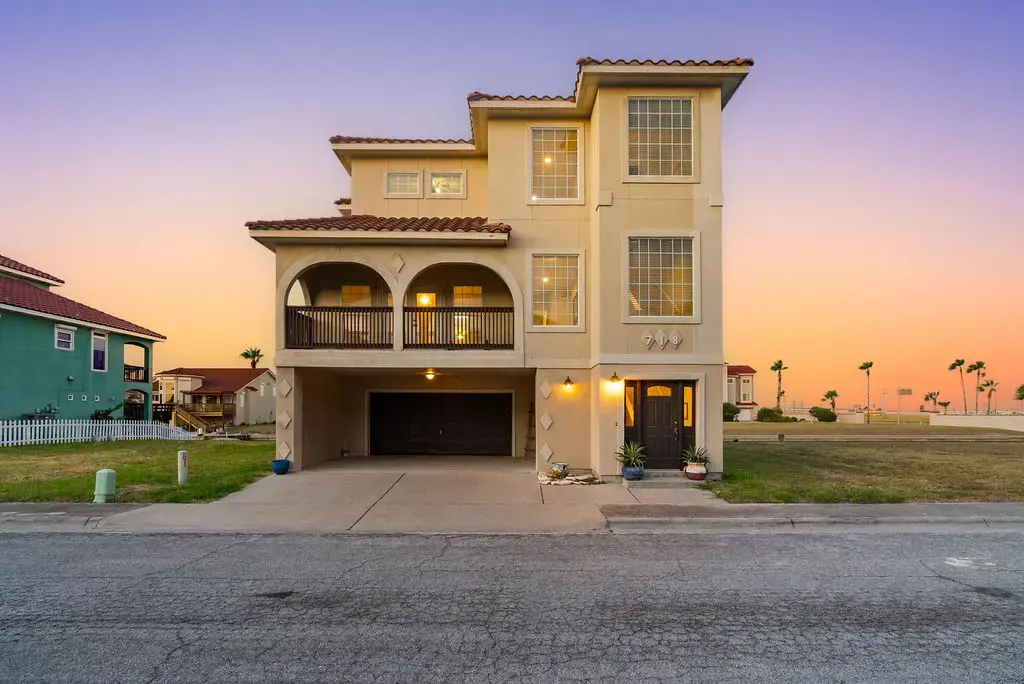 718 Crown Harbor, Corpus Christi