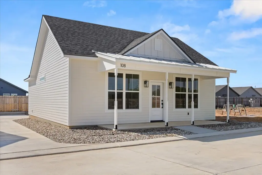 802 S Creek Street 108, Fredericksburg